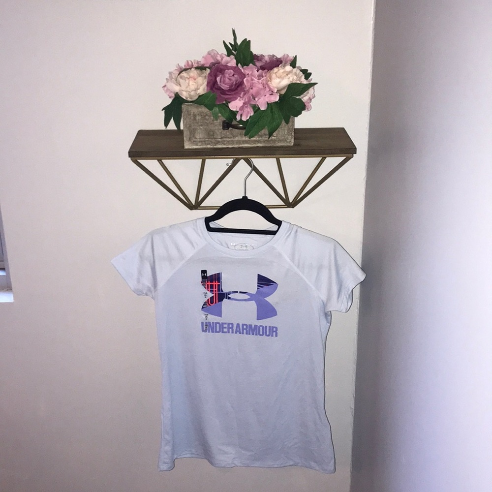 NWT youth Under Armour T-shirt